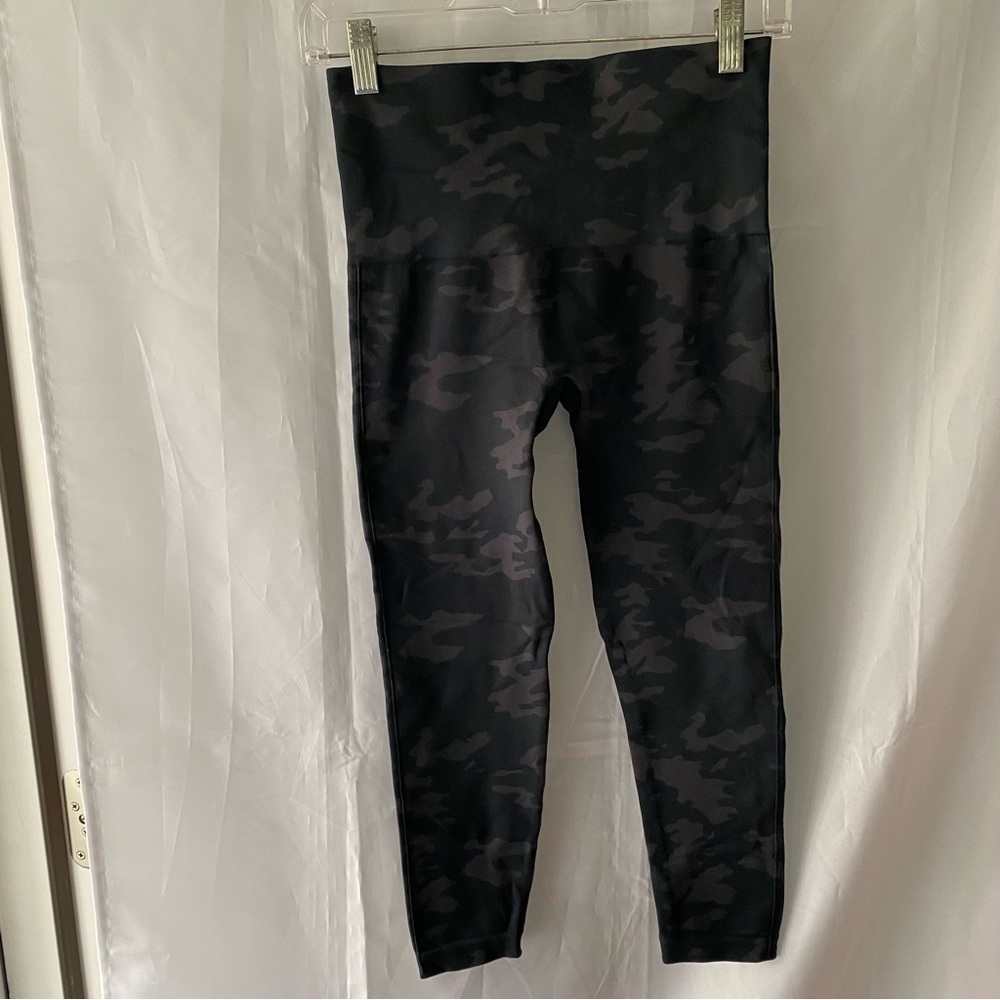 Spanx‎ Look At Me Now Seamless Leggings Black Camo size Large - Picture 4 of 9